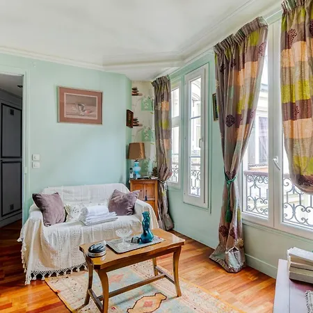 Appartamento Haussmannien - 3 Pieces Avec Balcon Parigi